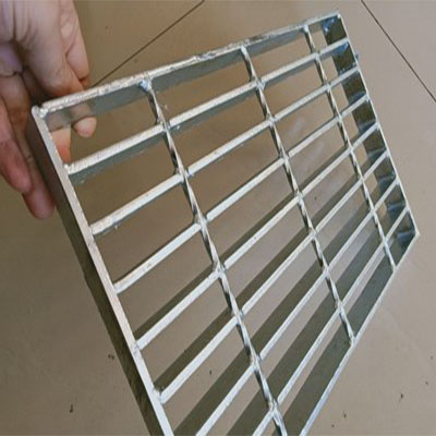 鋼格板在電廠平臺上起著主要的作用，為啥這么說呢？